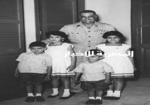 صوره نادرة للزعيم جمال عبد الناصر مع عائلته