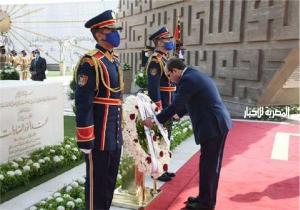في ذكرى تحرير سيناء.. الرئيس السيسي يضع إكليلا من الزهور على قبر السادات