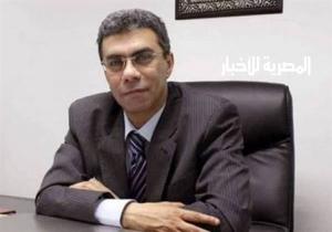 ياسر رزق: تعديل مرتقب يطيح بـ10 وزراء من الحكومة