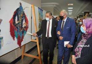 رئيس جامعة كفرالشيخ يفتتح 5 معارض  فنية لطلاب النوعية