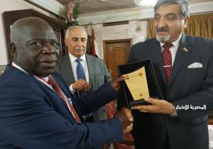 الفاتح تلعب دورا محوريا هاما فى إعادة فتح وتجديد العلاقات بين حكومة دولة اوغندا وجمهورية العراق.