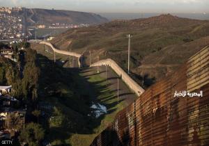 أميركا تبني حواجز على الحدود مع المكسيك