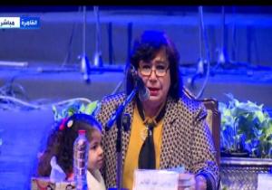 وزيرة الثقافة تقدم الطفلة نور مكى: عملت كتاب إسالنى عن جيش مصر بخط يدها