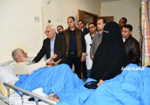 محافظ بورسعيد يتفقد مستشفى الزهور ويلتقى بعدد من المواطنين