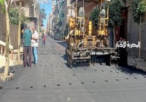 استكمال أعمال الرصف بشارع الجيش في المطرية / صور