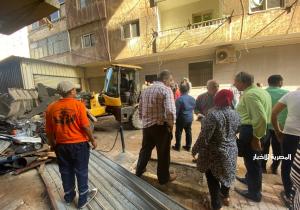 إزالة آثار حريق مخزن الأدوات الكهربائية شرق الإسكندرية والنيابة تعاين