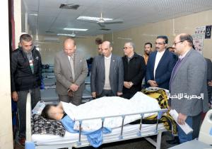 رئيس جامعة المنصورة يتفقد المصابين الفلسطينيين بمستشفيات الجامعة