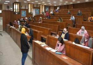 عميد "سياسة واقتصاد" القاهرة: هيئة التدريس لها حرية التقييم بامتحان الميد تيرم