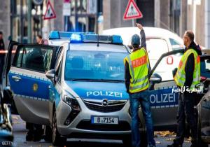 العثور على مسدسات وسيوف وسواطير بحملة للشرطة الألمانية