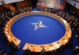 الناتو يعلن دعمه للعقوبات الأمريكية على روسيا