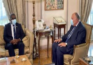 سامح شكرى يبحث مع وزير خارجية جزر القُمر العلاقات الثنائية والموضوعات الإقليمية