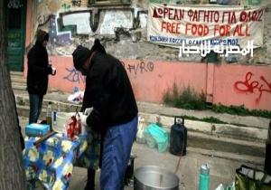 اليونانيون يغوصون في مستنقع الفقر