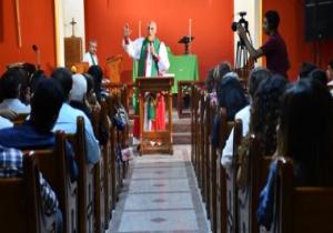 رئيس الكنيسة الأسقفية يترأس صلوات القداس بالسويس