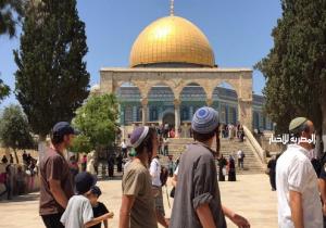 مُستوطنون يقتحمون المسجد الأقصى.. والاحتلال الإسرائيلي يعتقل 5 فلسطينيين ويقتحم بلدة في القدس