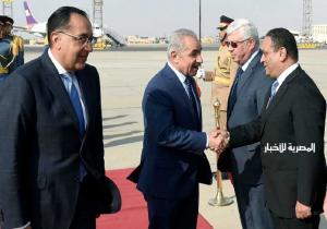 رئيس الوزراء يستقبل نظيره الفلسطيني والوفد المرافق له بمطار القاهرة