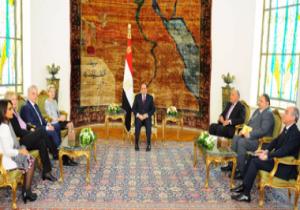 الرئيس السيسى يمنح مدير عام اليونسكو وسام الجمهورية من الطبقة الأولى
