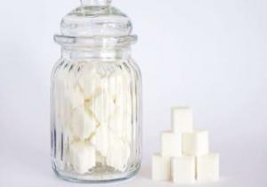 أسعار السكر الأبيض تتراجع لـ447.03 دولارا للطن ليهبط للشهر الثانى على التوالي