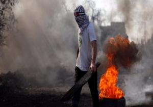 اندلاع مواجهات عنيفة بين فلسطينيين والقوات الإسرائيلية فى رام الله