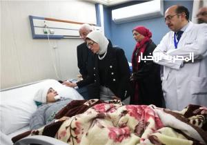 وزيرة الصحة تزور طبيبات حادث الكريمات وتعود لتلقي العلاج بمستشفى وادي النيل / صور
