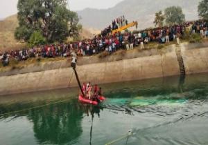 ارتفاع حصيلة ضحايا حادث غرق حافلة فى قناة مائية بالهند إلى 47 شخصا