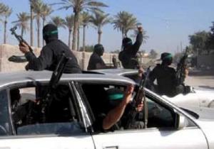 مسلحون يقطعون بشارع طه حسين بالنزهة ويسرقون 3 سيارات تحت تهديد السلاح أمام المارة 