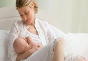 الصحة: الرضاعة الطبيعية تقى الأطفال من الأمراض المعدية وتقطع الطريق على كورونا