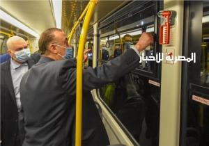 محافظ الإسكندرية يطلق إشارة بدء التذكرة الإلكترونية بالهيئة العامة لنقل الركاب / صور