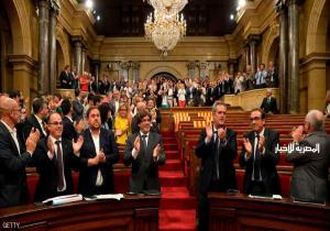 إسبانيا "تلاحق" قادة كاتالونيا بسبب استفتاء الانفصال