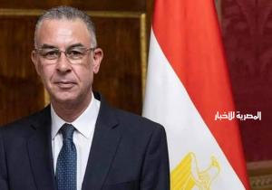 وزير الخارجية وقيادات الوزارة يستقبلون جثمان سفير مصر لدى روما بمطار القاهرة