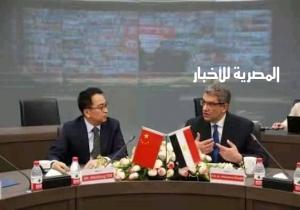 سفير مصر في بكين يناقش توطين صناعة لقاحات فيروس كورونا المستجد بمصر مع مدير شركة سينوفاك
