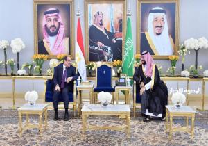 الرئيس وبن سلمان يبحثان كيفية تعزيز آليات التعاون المشترك.. ويؤكدان قوة ورسوخ العلاقات «المصرية - السعودية»