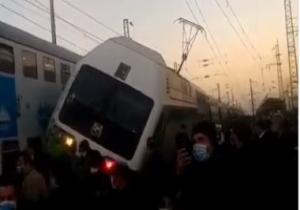 إصابة 22 شخصا على الأقل فى مترو طهران بعد خروجه عن مساره