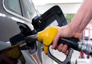 رئيس الحركة الوطنية: تثبيت أسعار البنزين يخفف الأعباء عن المواطنين ويؤكد الثقة في اقتصاد الدولة