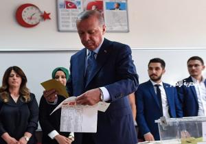 64 مليون تركي يبدأون اليوم التصويت في الانتخابات الرئاسية والبرلمانية