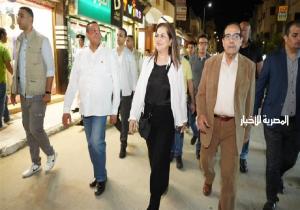وزيرة التخطيط تتجول في شوارع العريش ليلا وتشيد بالأمن والأمان (صور)