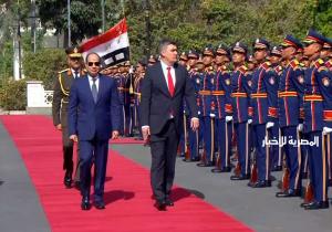الرئيس السيسي ونظيره الكرواتي يستعرضان حرس الشرف بقصر الاتحادية