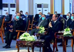 الرئيس السيسي يشاهد فيلمًا تسجليًا حول الإسكان غير الآمن بعزبة أبو قرن