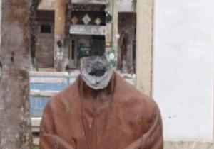  سوريا.. مسلحون يقطعون رأس تمثال ابوالعلاءالمعري