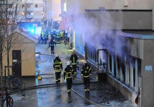 اصابة خمسة واضرام النار في مسجد في السويد