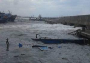 "بدون ضحايا" غرق مركب صيد بخليج المكس لسوء الأحوال الجوية