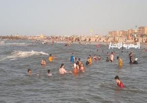 ٌإقبال المواطنين على شواطئ مصيف بلطيم بكفرالشيخ