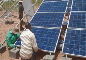محافظ أسوان: فوز مشروع الطاقة الشمسية وفر 10 آلاف فرصة عمل
