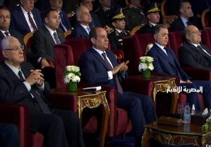 الرئيس السيسي يشاهد فيلما تسجيليا حول جهود رجال الشرطة في ضبط الجرائم الإرهابية