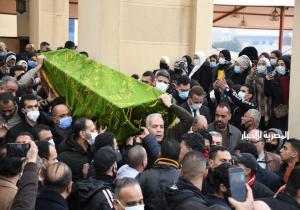 تشييع جثمان الكاتب الصحفي ياسر رزق بحضور وزراء وكتّاب وإعلاميين / صور