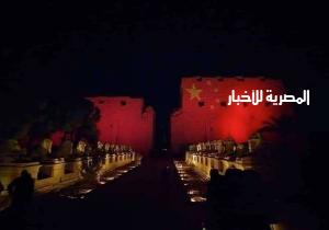 إضاءة معابد الكرنك وفيلة بألوان العلم الصيني تضامنا مع بكين في أزمة كورونا