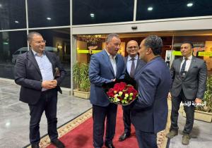 وفد الأهلي برئاسة الخطيب يستقبل بعثة الترجي التونسي بالورود