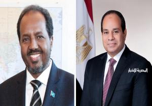الرئيس السيسي يتفق مع نظيره الصومالي على تبادل الإعفاء من تأشيرات الدخول لحاملي جوازات السفر الدبلوماسية