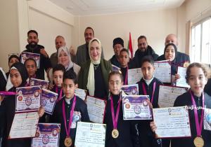 وكيل وزارة الشباب والرياضة بالدقهلية تكرم أبطال البجلات في "الجيت كوني دو" بالبطولة العربية
