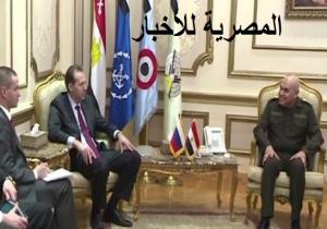 شاهد..وزير الدفاع يلتقي نائب وزير الصناعة "الروسي" في حضور "حجازي"