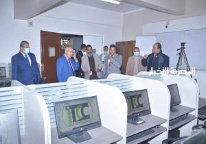 لجنة من مركز الخدمات الألكترونية بالمجلس الاعلي للجامعات يزور جامعة الوادي لاعتماد وحدة التدريب علي تكنولوجيا المعلومات .